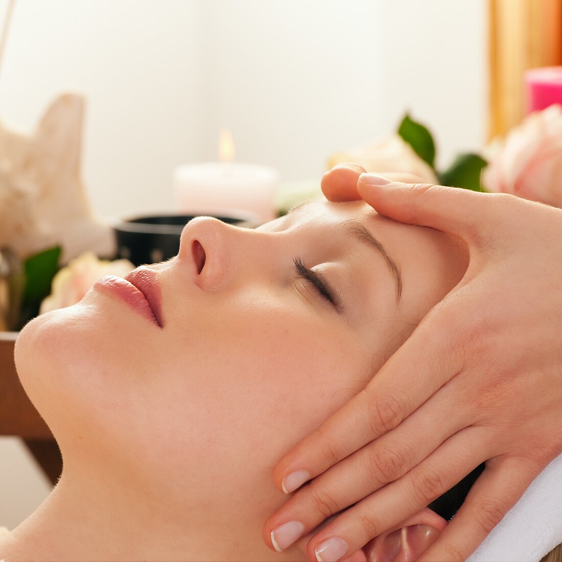 Entspannende Ganzkörpermassage mit saisonaler Kosmetikbehandlung